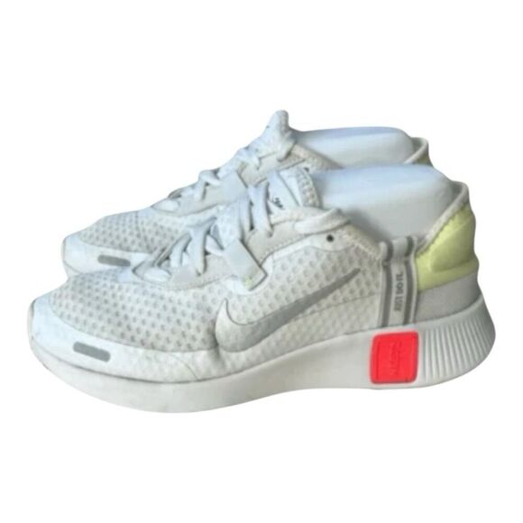 Nike Reposto Running Shoes Womens 7 Athleisure Photon-Dust Platinum CZ5630-009 - Picture 1 of 11